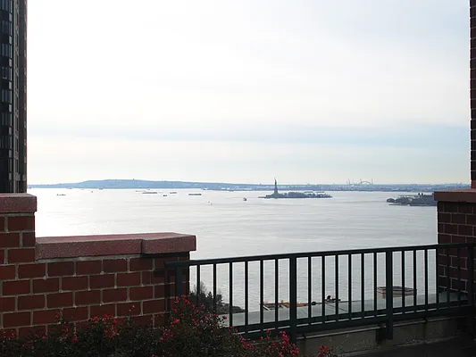 Rented by Sotheby's International Realty | media 41