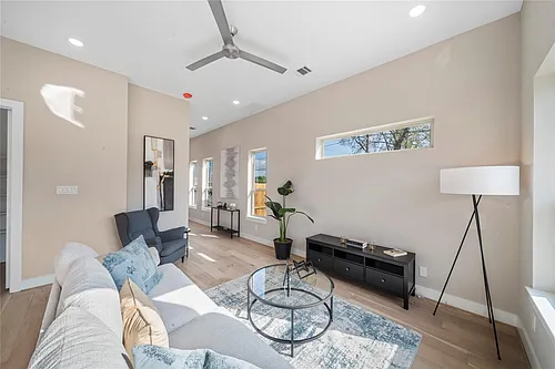 303 Queen Sude Ln Photo 1