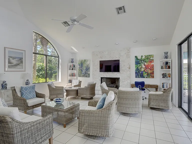 60 Emerald Woods Dr #B7 — Photo 35