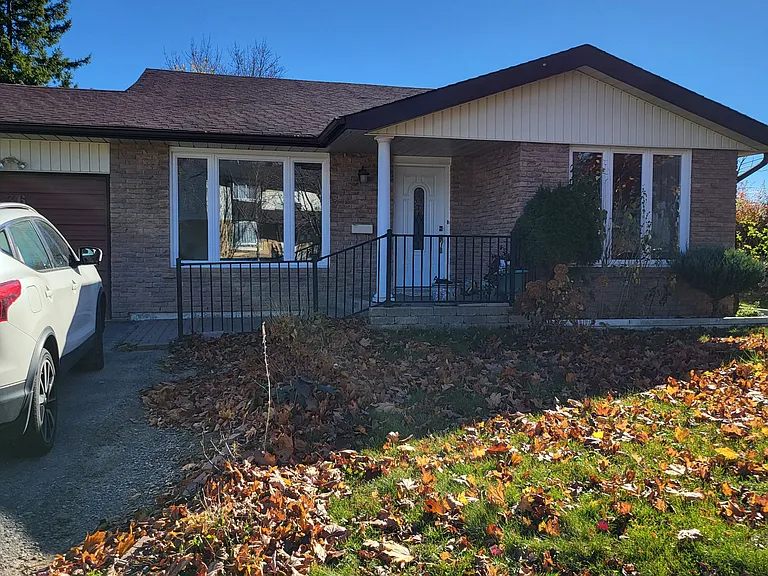 36 Cambridge Cres #MAIN — Photo 1