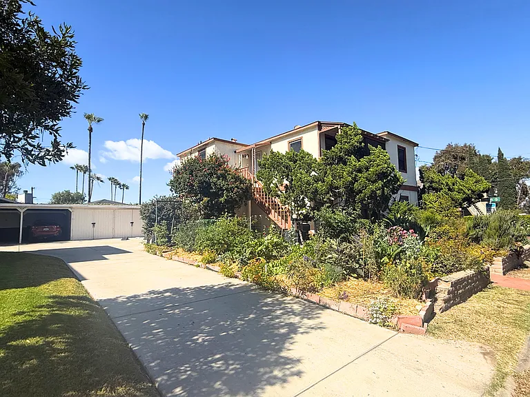 1918B Carmelina Dr — Photo 11