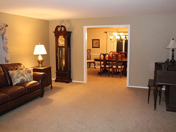 2nd image of 2041 Maumee Dr SE