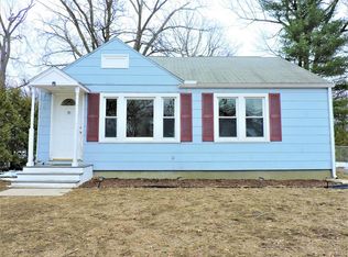 35 Georgetown St, Springfield, MA 01104