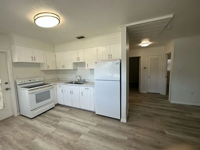 220 Avenue Des Parques North — Photo 7