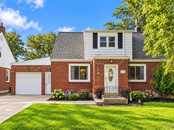 223 Paramount Pkwy, Buffalo, NY 14223