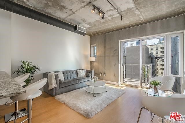 1st image of 645 W 9th St APT 622