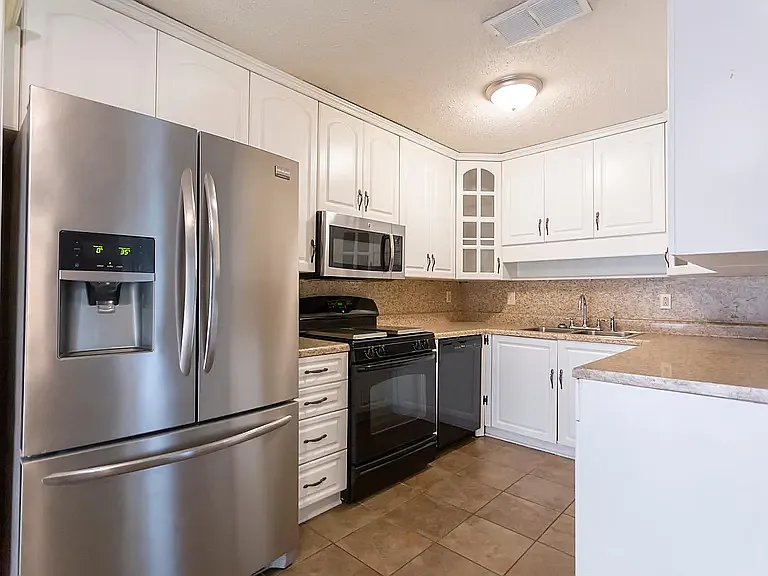 130 Country Club Dr — Photo 9