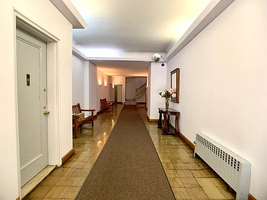 Rented by Moises Farhart, LREB | media 22