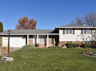 219 S Castle Dr, Dunlap, IL 61525