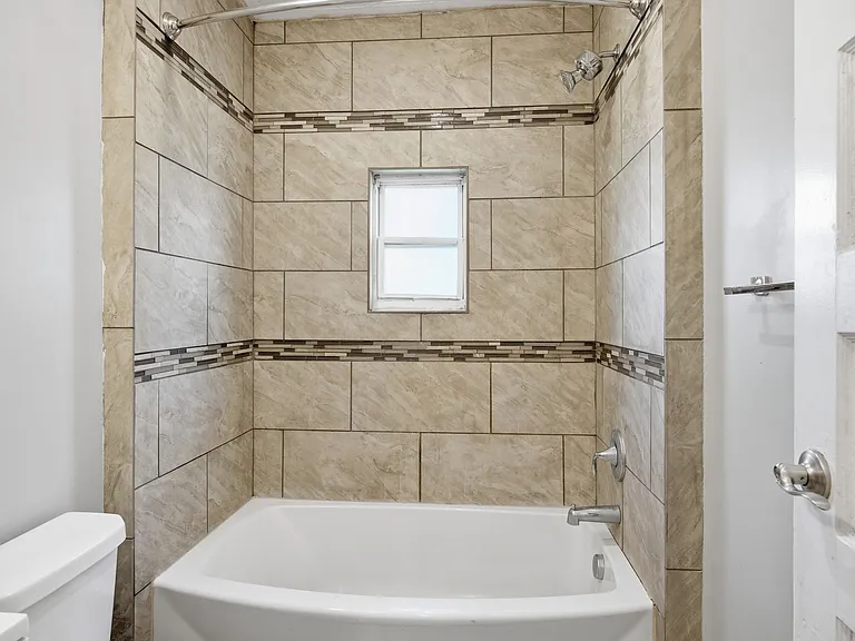 827 Hinnerman St — Photo 13