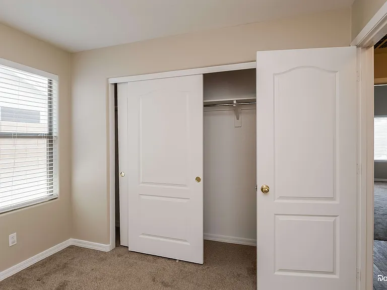 2033 W Green Tree Dr — Photo 11