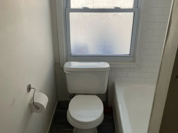 705 Moy Ave #2, Windsor, ON N9A 2N5