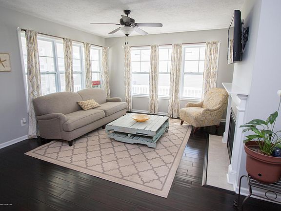 2nd image of 3162 Hamlet Cir