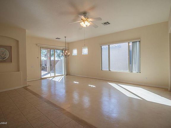 5th image of 1005 W Leatherleaf Dr