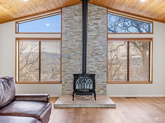 4th image of 23901 Parke Ct