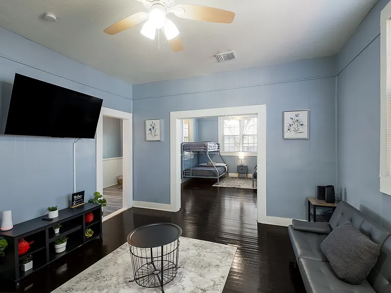 226 S Hackberry St — Photo 12
