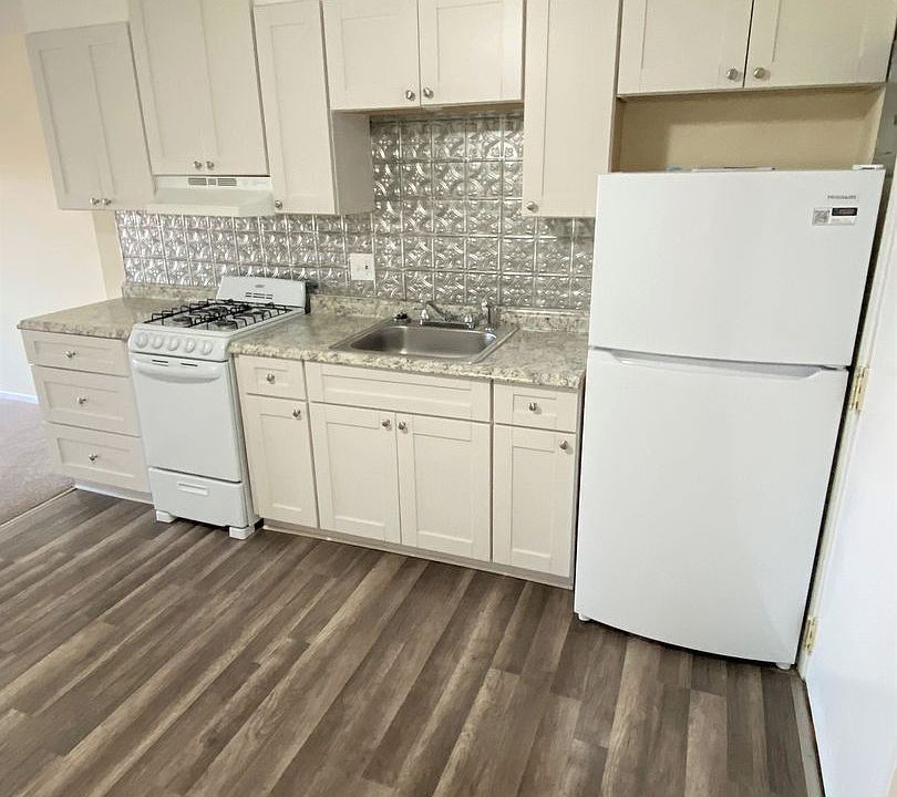 1st image of 83 Park Ave W APT 16