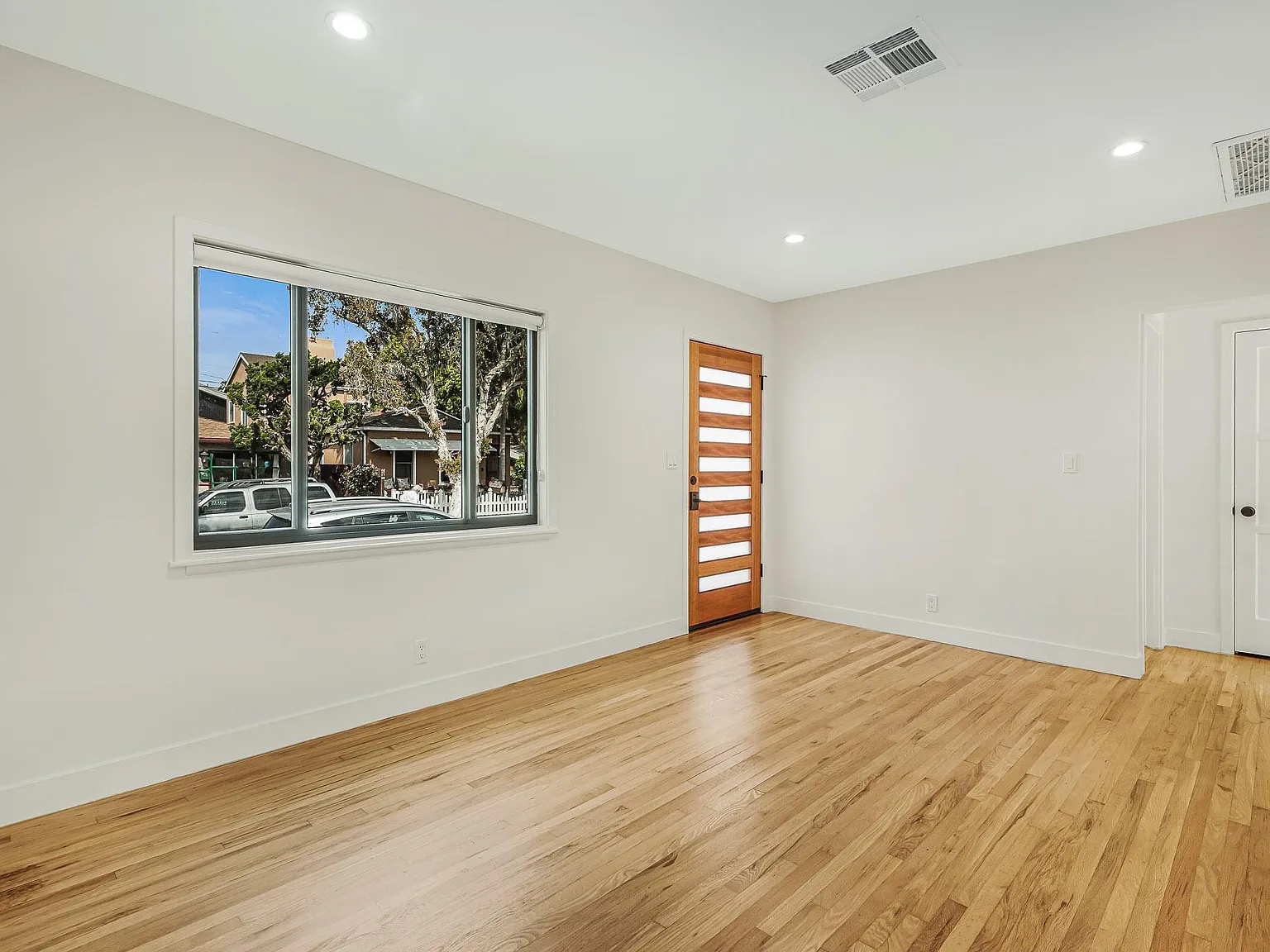 1 bed, 550 sqft, $3,749 — Photo 4