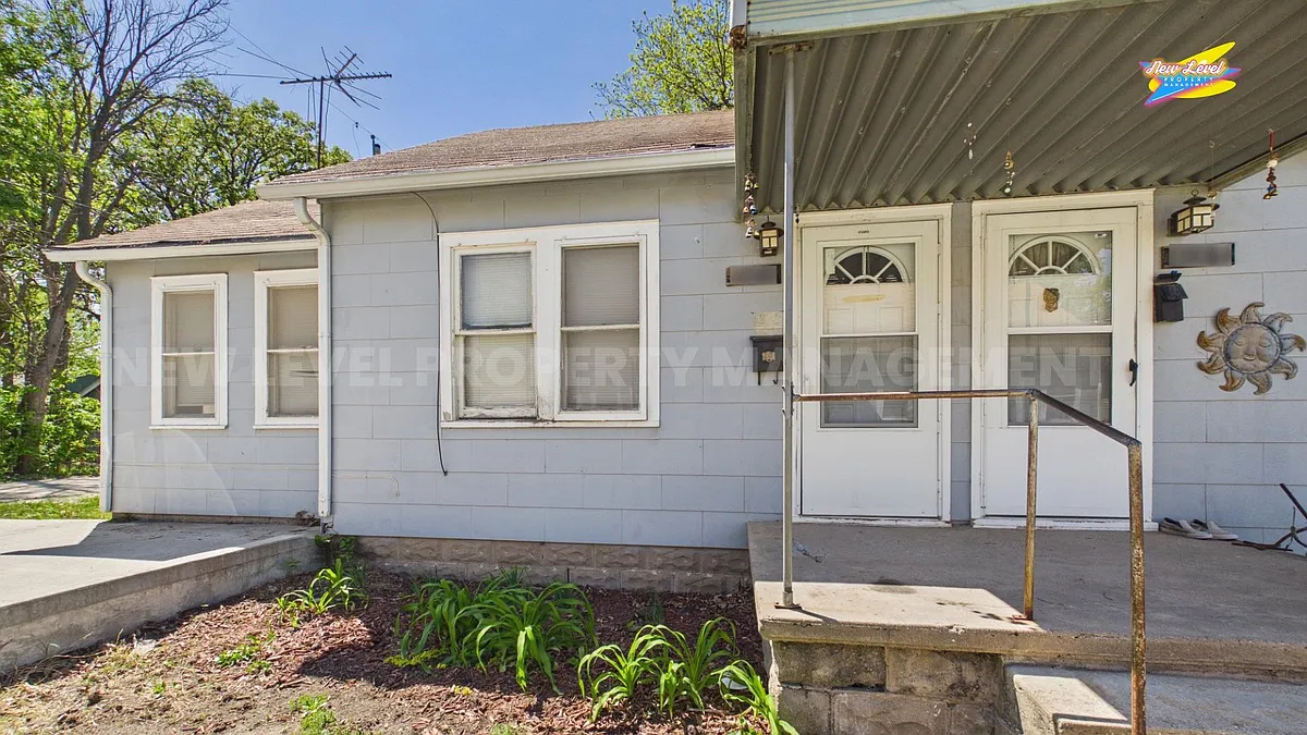 Unit Photo - 413 E 6th St #B