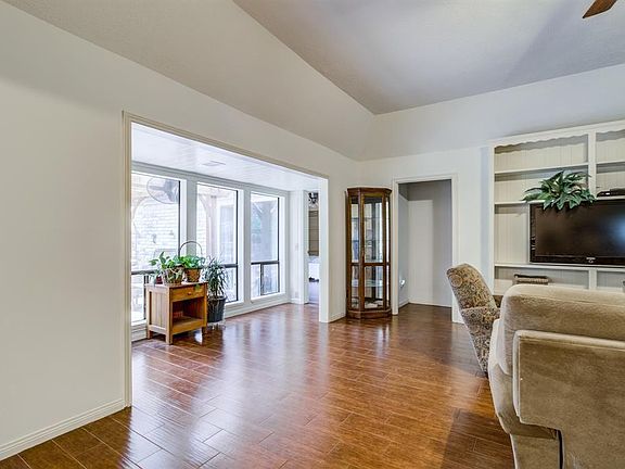 2nd image of 8223 Roebourne Ln