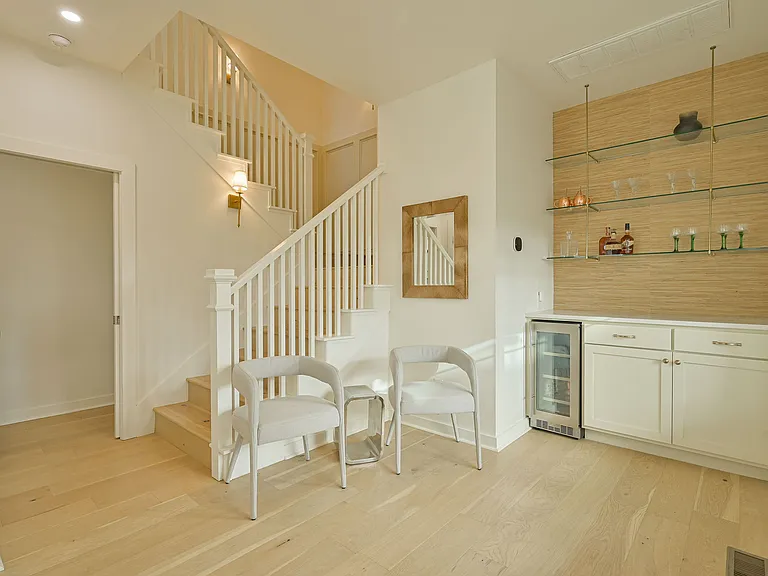 1300 N Blackwelder Ave — Photo 23