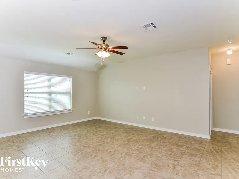 10518 Rosalina Loop — Photo 2