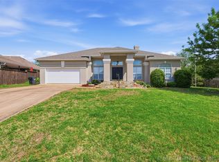 302 Larsh Ln, Ada, OK 74820