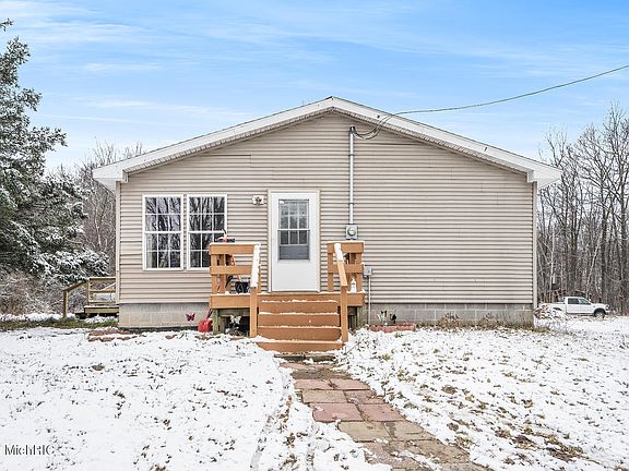 4th image of 15127 Scenic Dr