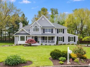 3 Hope Ct, Huntington, NY 11743