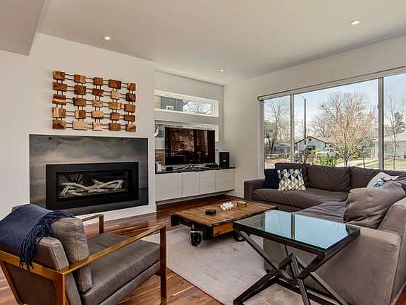 Lg Picture Window in Living Rm