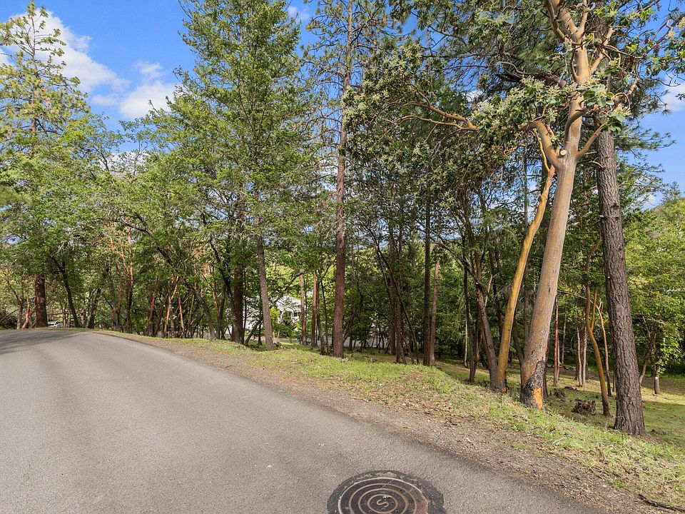 1st image of 425 Coachman Dr