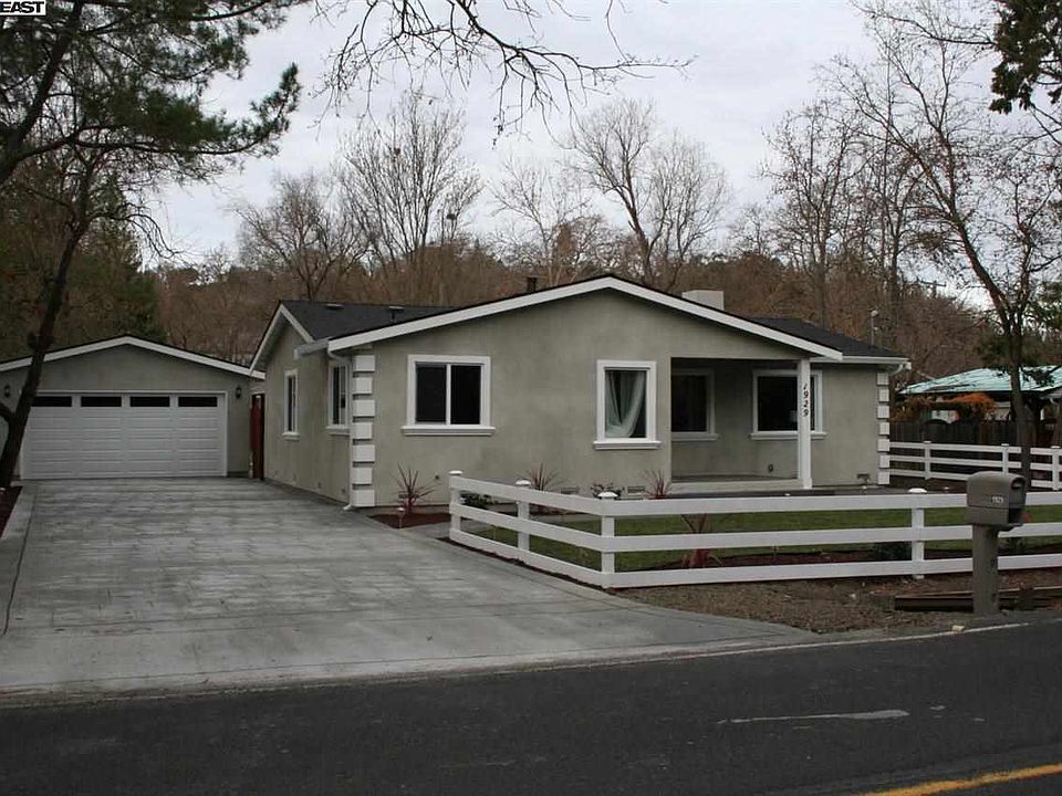 2nd image of 1929 Meadow Rd