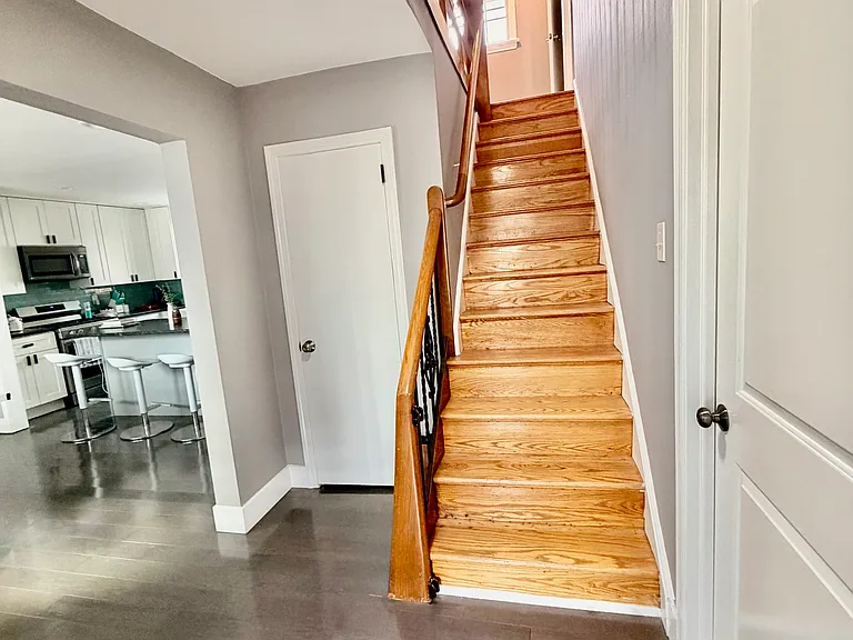 901 Cooke Ln — Photo 8