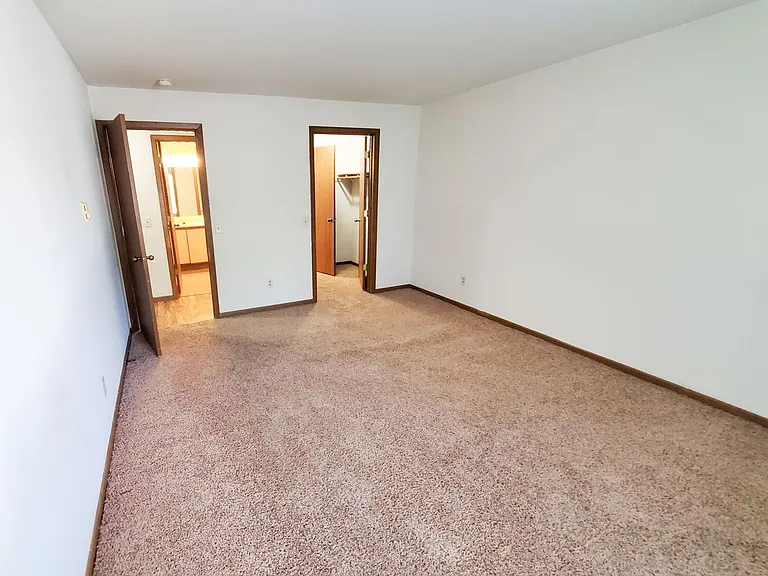 Orchard Village Apartments — Photo 28