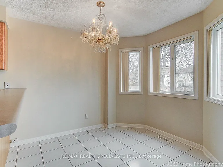 97 Piperbrook Cres — Photo 7