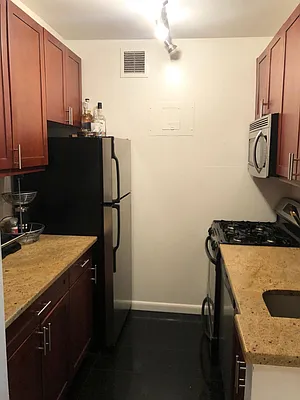 Rented by City Connections Realty | media 9