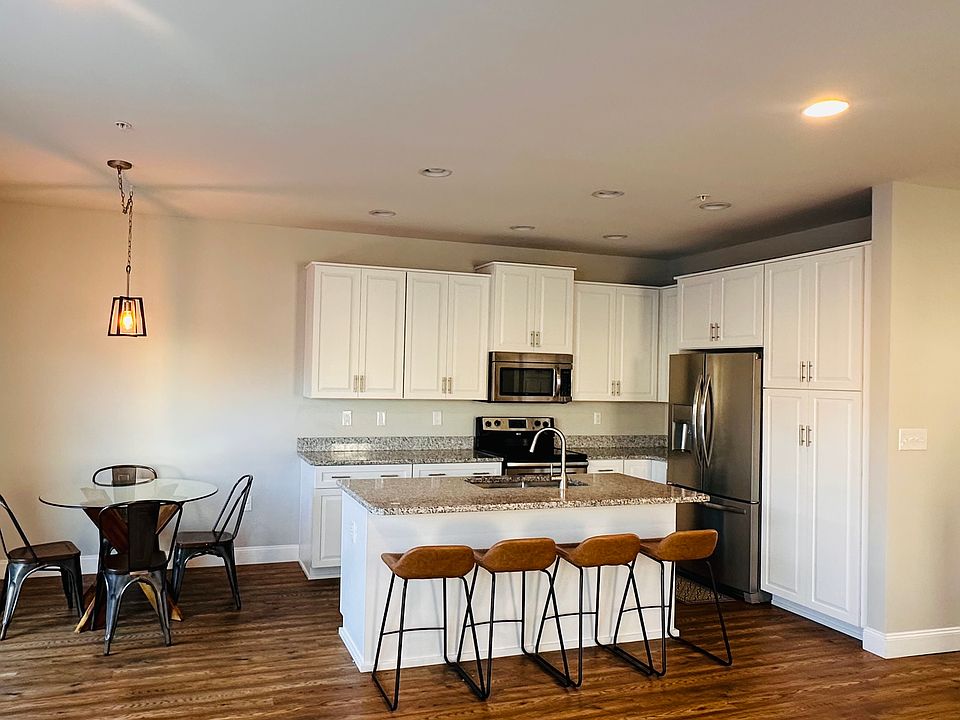 Eat in kitchen table and barstools can stay if desired