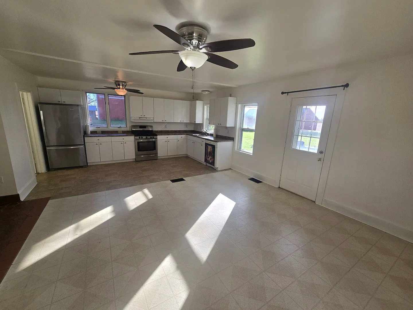 Spacious Farmhouse — Photo 4