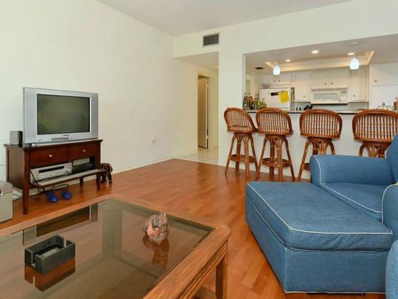 4th image of 5941 Tidewood Ave #11-12