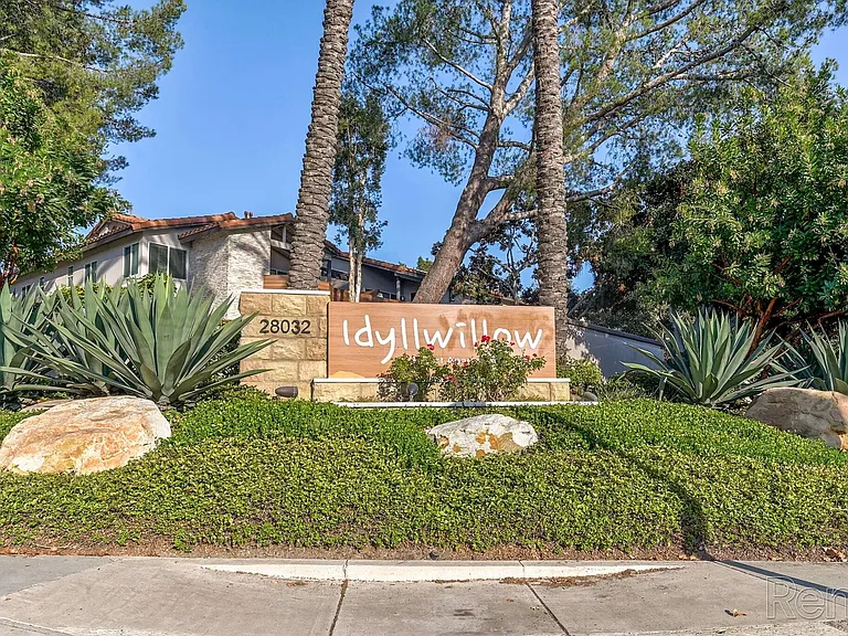 Idyllwillow Sign
