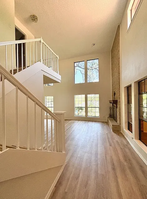 2 bed, 1821 sqft, $1,950 — Photo 4