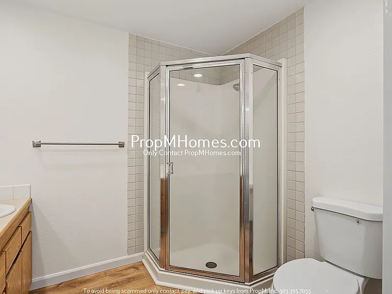 11908 SE 56th Ave — Photo 16