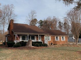 402 Walnut Grove Rd, Archdale, NC 27263