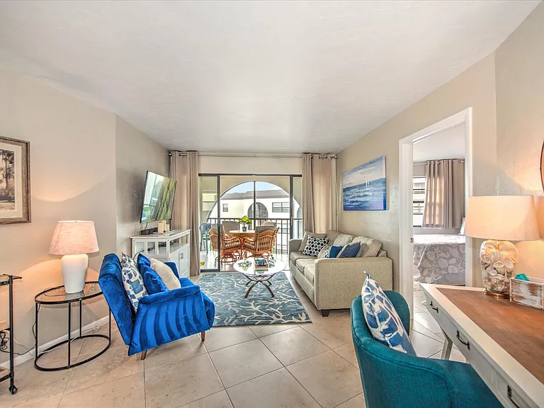 1027 Anglers Cv #B502 — Photo 3