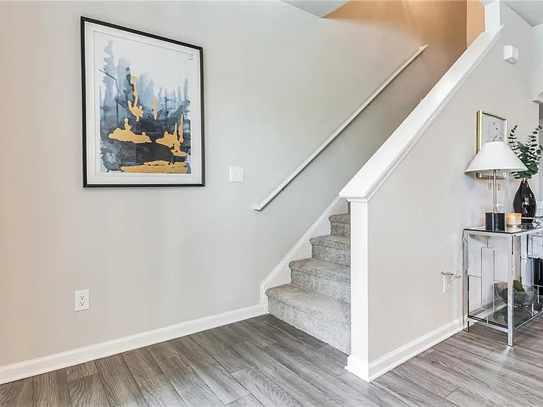 3123 Meadowstone Ln SW — Photo 4