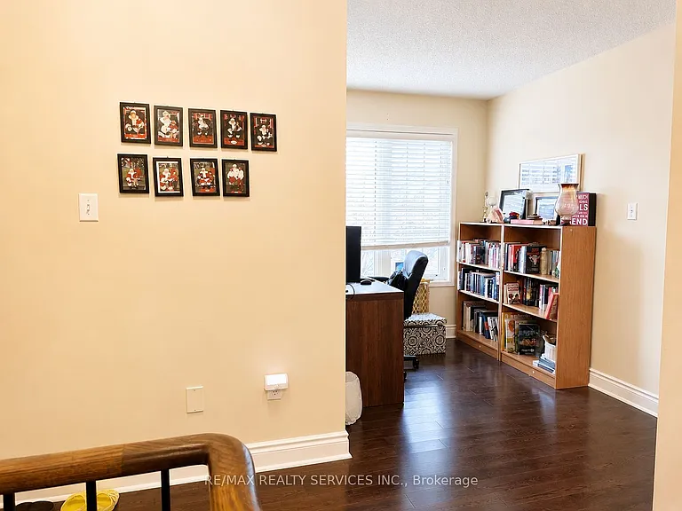 3083 Hawktail Cres — Photo 6