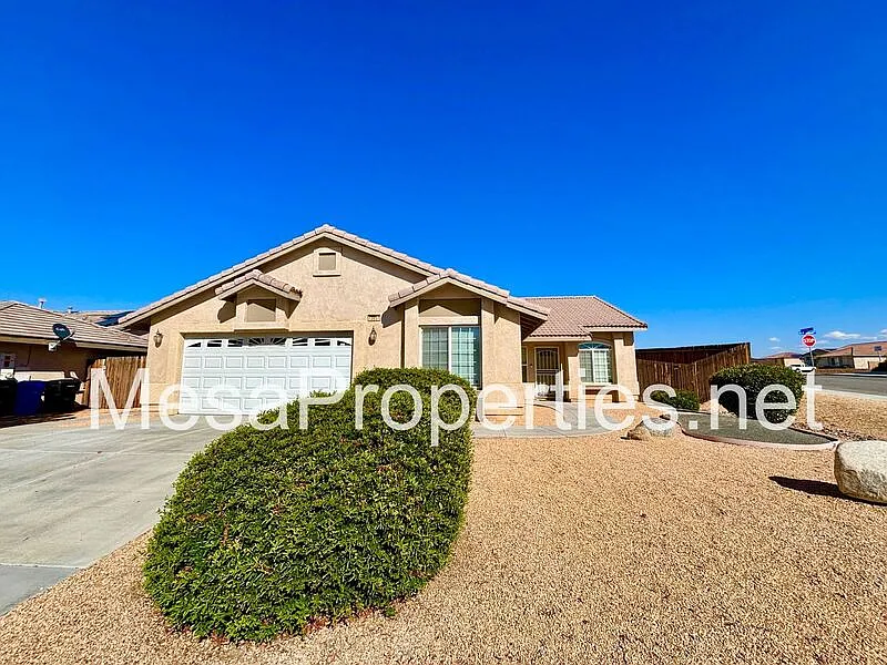 5 bed, 3.0 bath, 2014 sqft, $2,550 — Photo 3