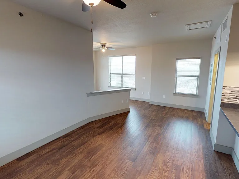 1212 Greenlee St — Photo 10