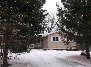 39433 Oak Ridge Dr, North Branch, MN 55056