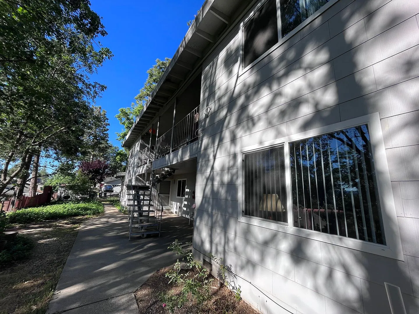 Cute One Bed Apt In Colfax!! $500 Off 1st Months Rent!! — Photo 2